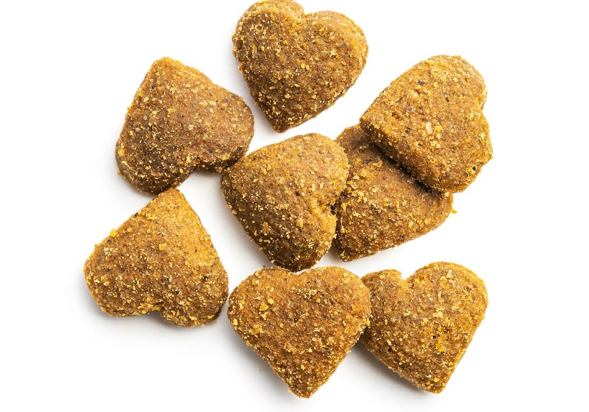 dried-kibble-pet-food-heart-shape